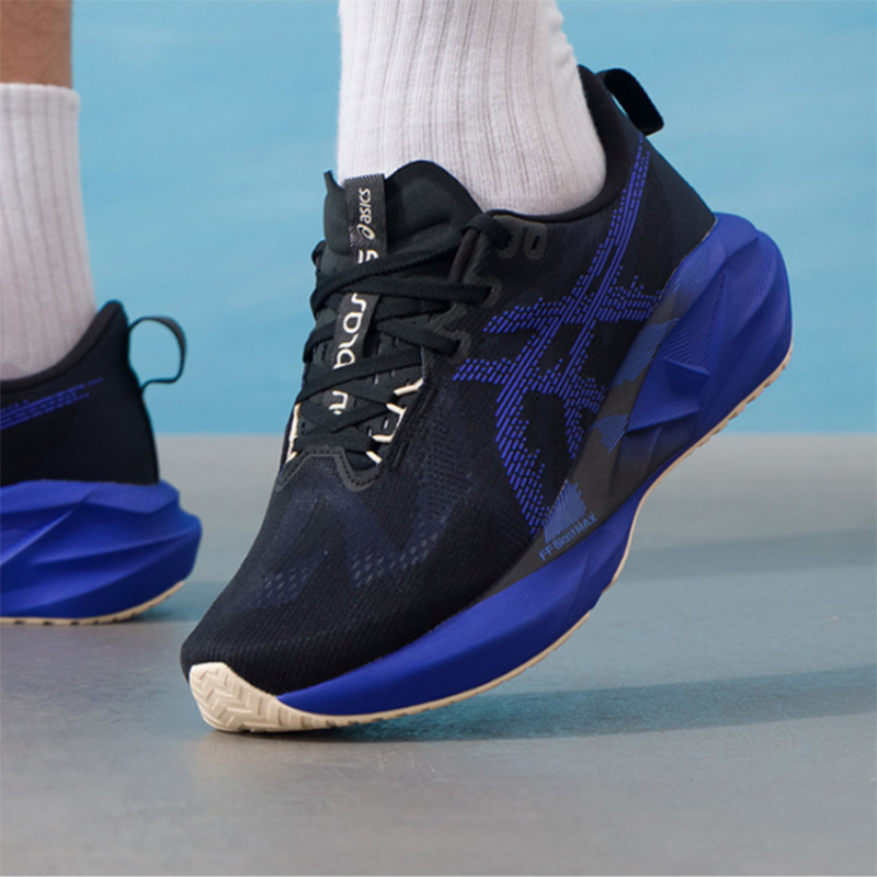 Asics NOVABLAST 5 Black Royal  - огляд і ціна Running Gear Asics