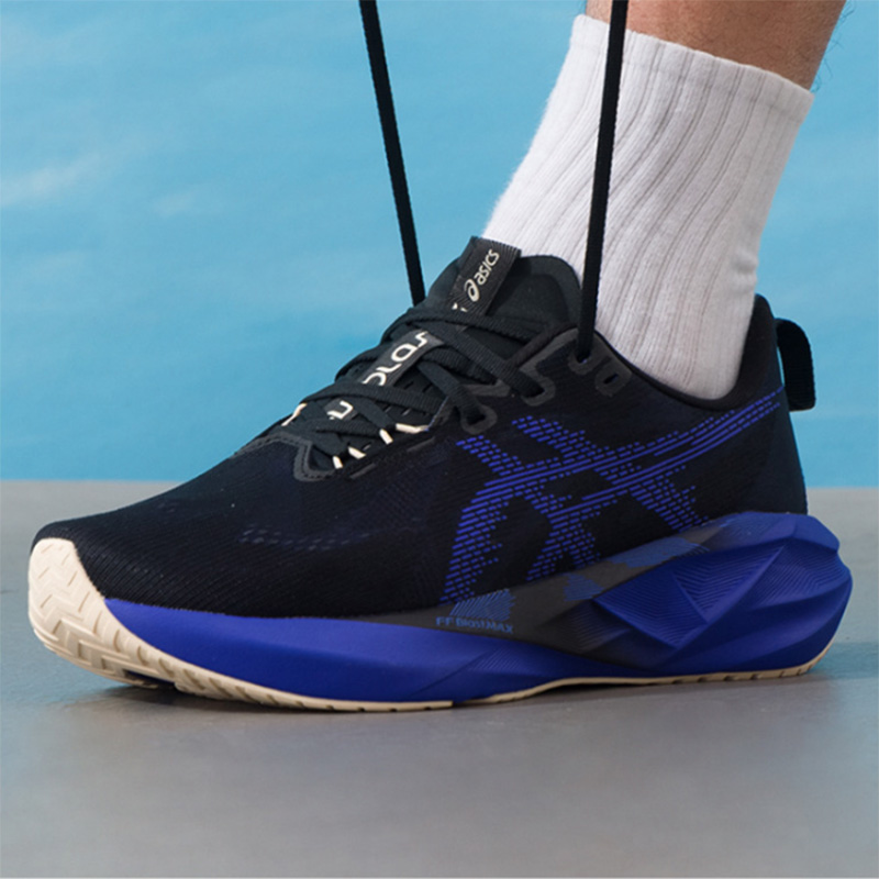 Asics NOVABLAST 5 Black Royal  - огляд і ціна Running Gear Asics